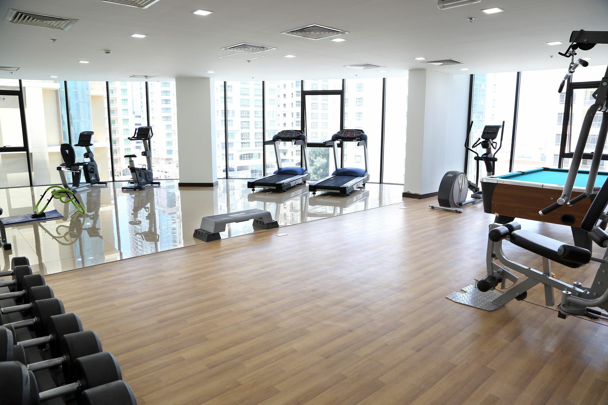 Belle Tower Apartments Манама Екстериор снимка